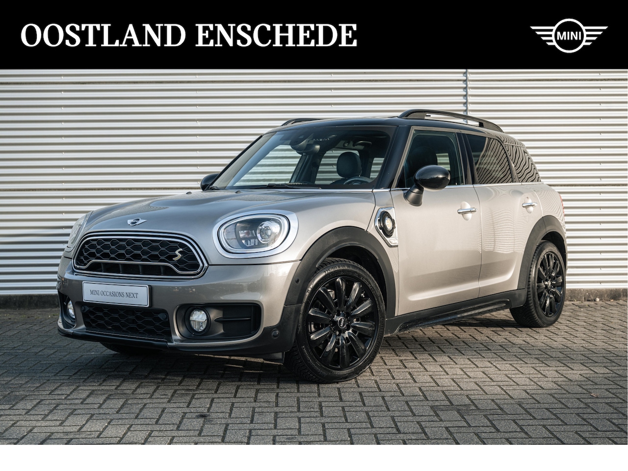 MINI Countryman - Cooper S E ALL4 Automaat / Panoramadak / Sportstoelen / Achteruitrijcamera / Comfort Acces - AutoWereld.nl