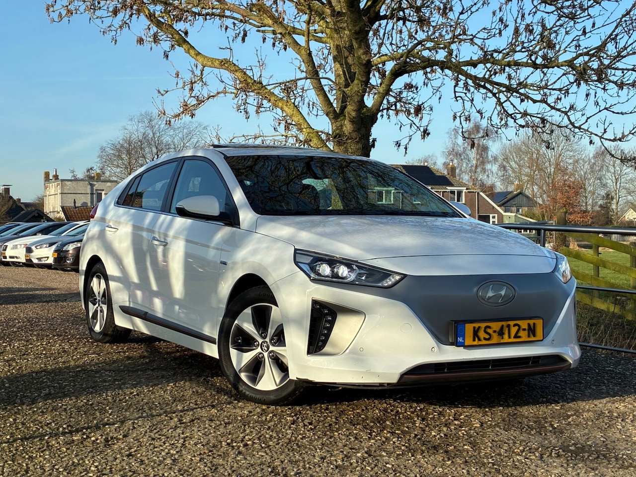 Hyundai IONIQ - Premium EV | Leder + Schuif/kantel dak + key-less nu € 6.975,-!!! - AutoWereld.nl