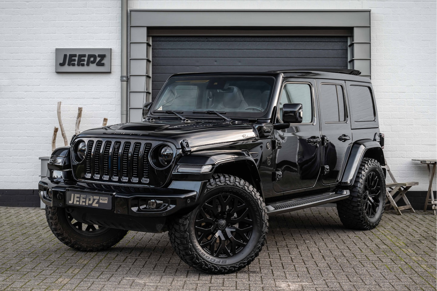 Jeep Wrangler Unlimited - BRUTE 4xe 380 Rubicon - Open sky - Black Edition - AutoWereld.nl