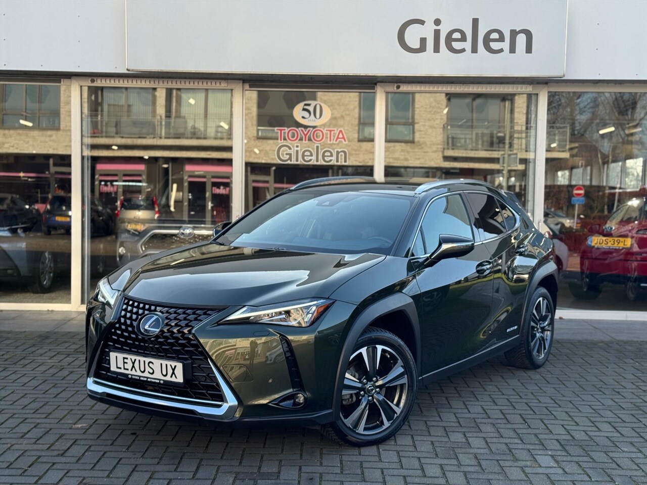Lexus UX - 250h Preference Line | Trekhaak, 18 inch, Keyless, Dodehoekherkenning, Parkeersensoren, St - AutoWereld.nl