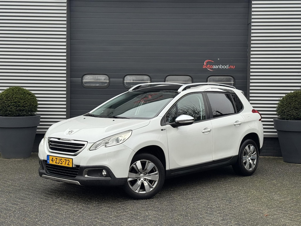 Peugeot 2008 - 1.2 PureTech Style | Panoramadak | Navigatie | Cruise Control | Lichtmetalen Velgen | - AutoWereld.nl