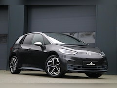 Volkswagen ID.3 - First Plus 58 kWh AppleCarplay IQ-Light Sfeerverlicht 19'' Inch Sportvelgen Camera Adaptiv
