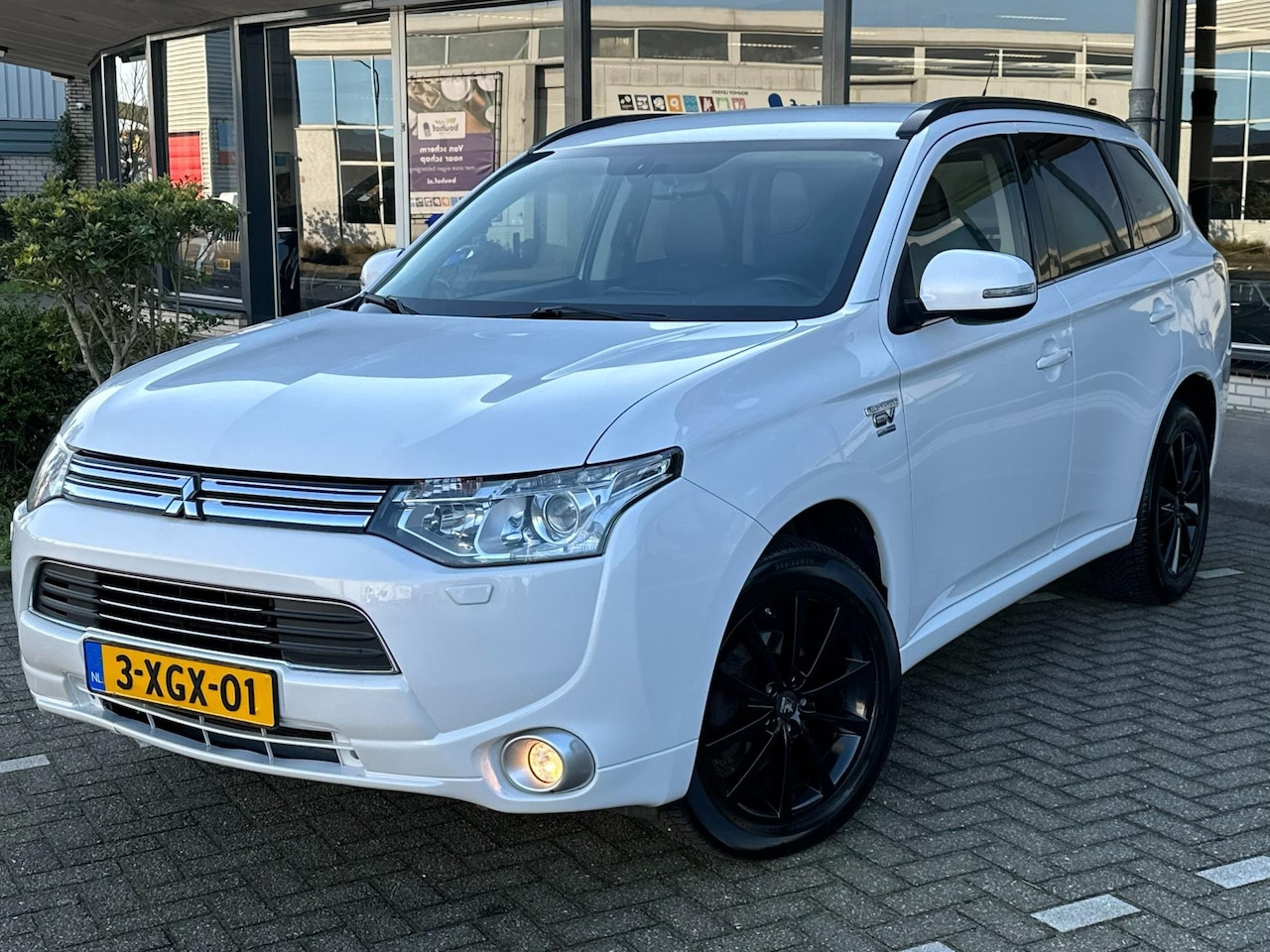 Mitsubishi Outlander - 2.0 PHEV Executive Edition 2.0 PHEV Executive Edition - AutoWereld.nl