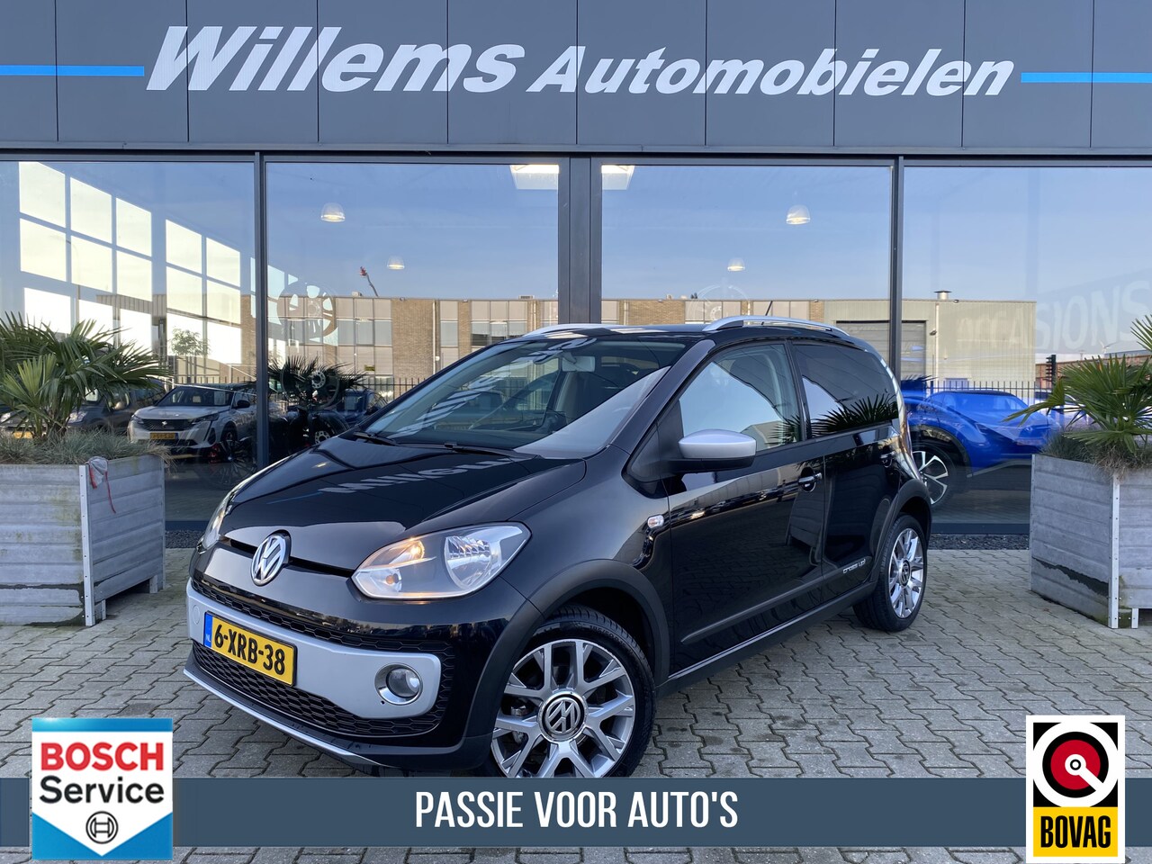 Volkswagen Up! - 1.0 cross up! BlueMotion Cruise Control , Stoelverwarming,Navigatie - AutoWereld.nl