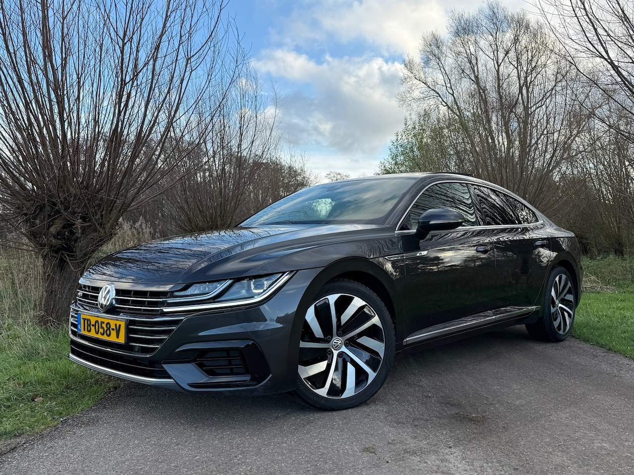 Volkswagen Arteon - 2.0 TDI Business R Automaat / Panoramadak / Dynaudio / BSD / Apple CarPlay/Android Auto / - AutoWereld.nl