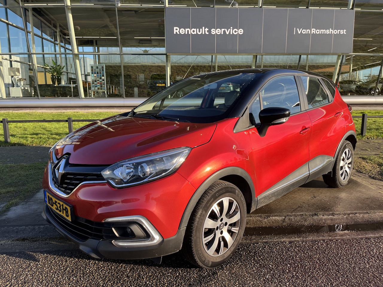 Renault Captur - 0.9 TCe / Trekhaak / Parkeersenoren. Achter / Keyless / Airco / Armsteun / LMV / - AutoWereld.nl
