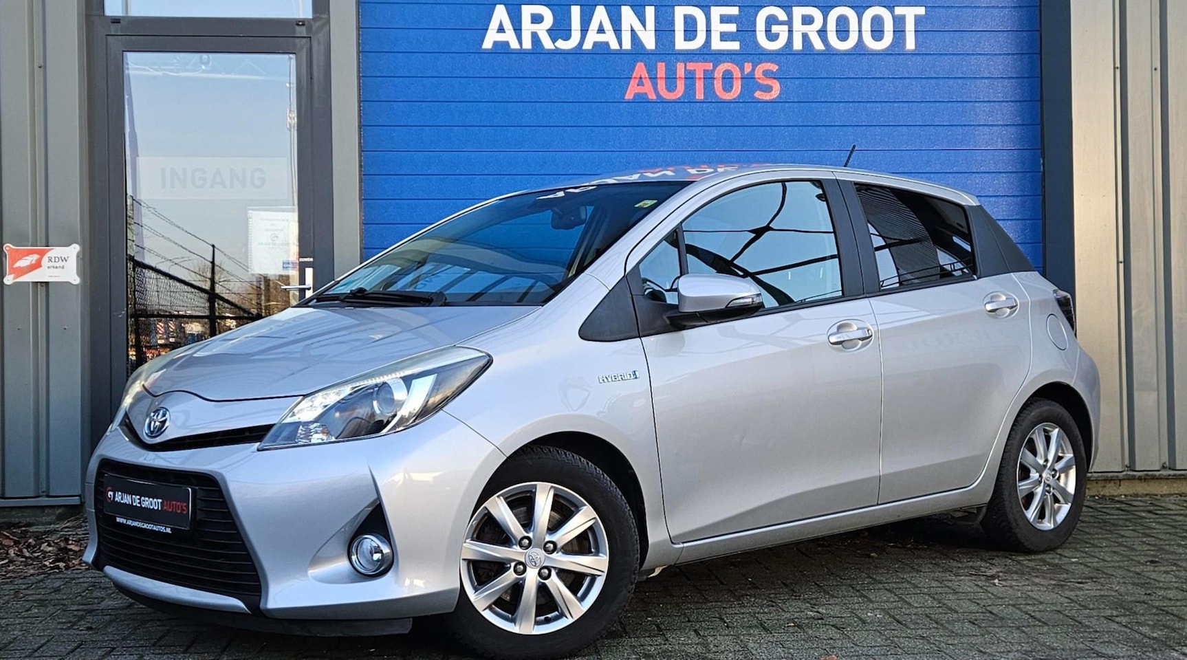 Toyota Yaris - 1.5 Full Hybrid Cruise Keyless 100% Dealer onderhouden! - AutoWereld.nl