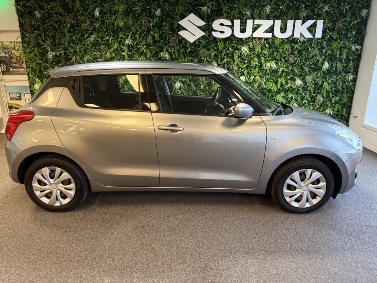 Suzuki Swift - fabrieksgar. t/m 30-11-2030 B 1.2 Comfort Smart Hybrid Airco Trekhaak Handsfree bellen - AutoWereld.nl