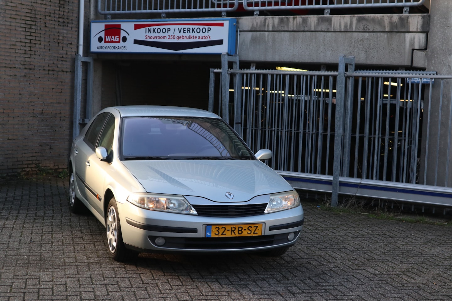 Renault Laguna - 1.6-16V Expression 1.6-16V Expression - AutoWereld.nl