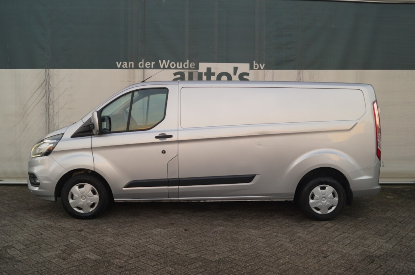 Ford Transit Custom - 300 2.0 TDCI L2-H1 Trend -NAVI-PDC-DAB- - AutoWereld.nl