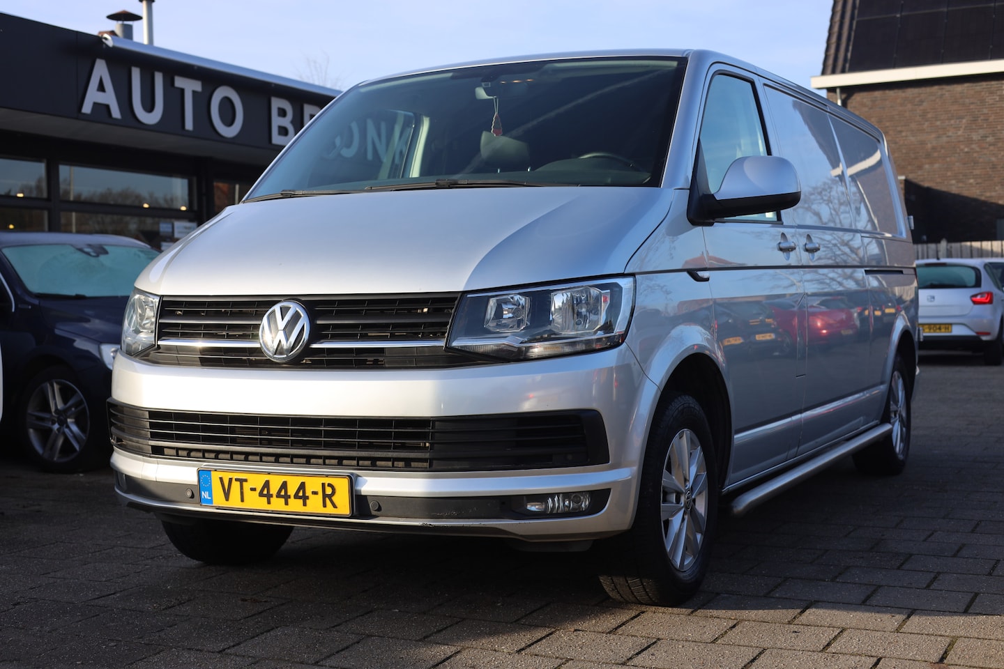 Volkswagen Transporter - 2.0 TDI L2H1 HIGHLINE AUTOMAAT | NAVI | LEDER | TREKHAAK - AutoWereld.nl