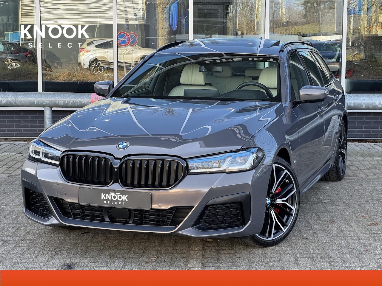 BMW 5-serie Touring - 530i xDrive High Executive M Sport Pakket Automaat / Live Cockpit Professional / Panoramad - AutoWereld.nl