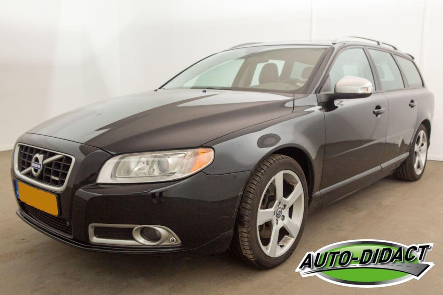 Volvo V70 - V-70 2.0T R-Edition Clima Leder Stoelverwarming - AutoWereld.nl