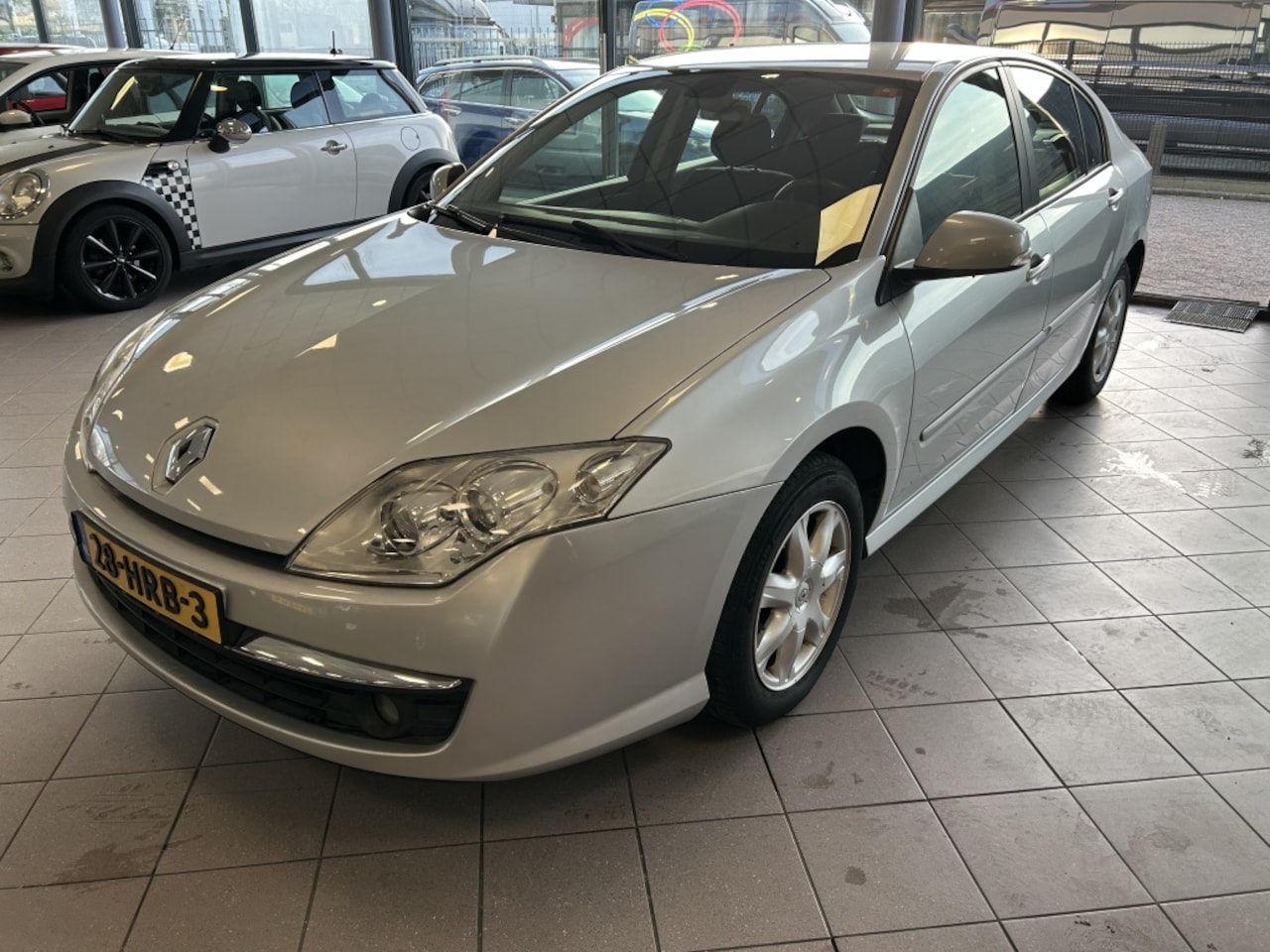 Renault Laguna - 2.0 16V Business NAVI APK 9-26 BJ 2009 !!! - AutoWereld.nl