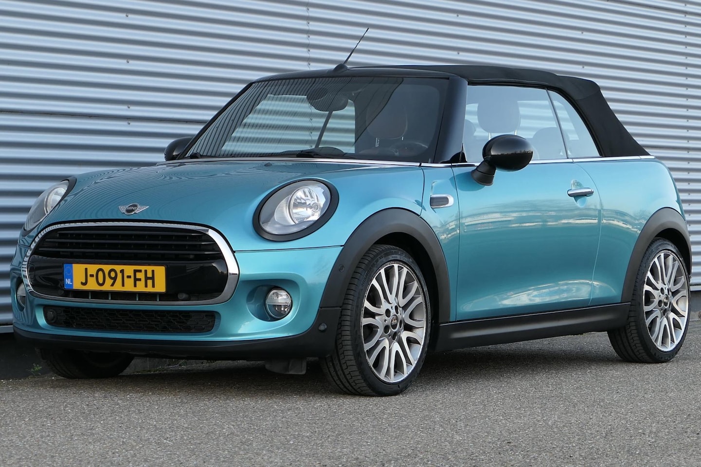 MINI Cabrio - Mini 1.5 Cooper Pepper Serious Business BTW-auto Leder Stoelverwarming - AutoWereld.nl