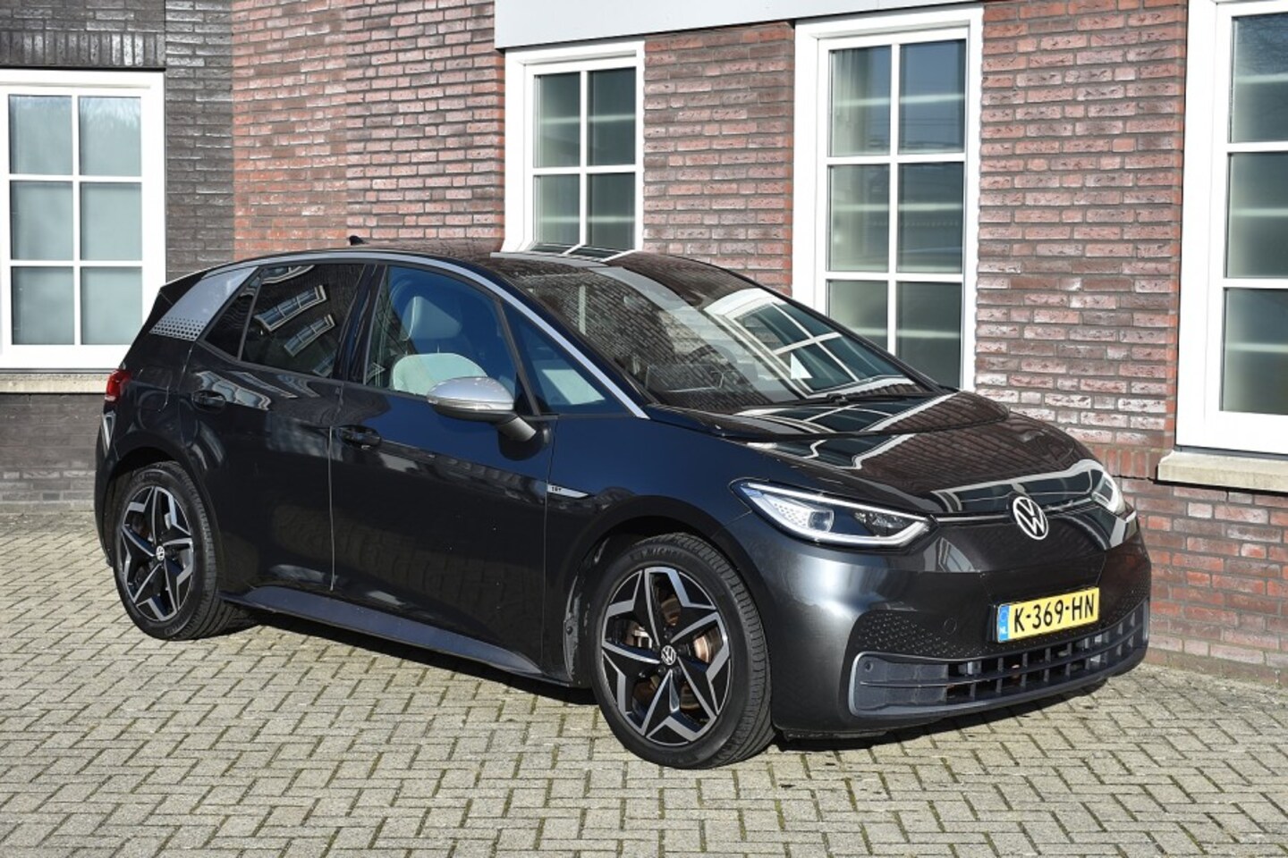 Volkswagen ID.3 - First Plus 58 kWh Wij zijn op afspraak geopend! Graag bellen voor uw komst. - AutoWereld.nl