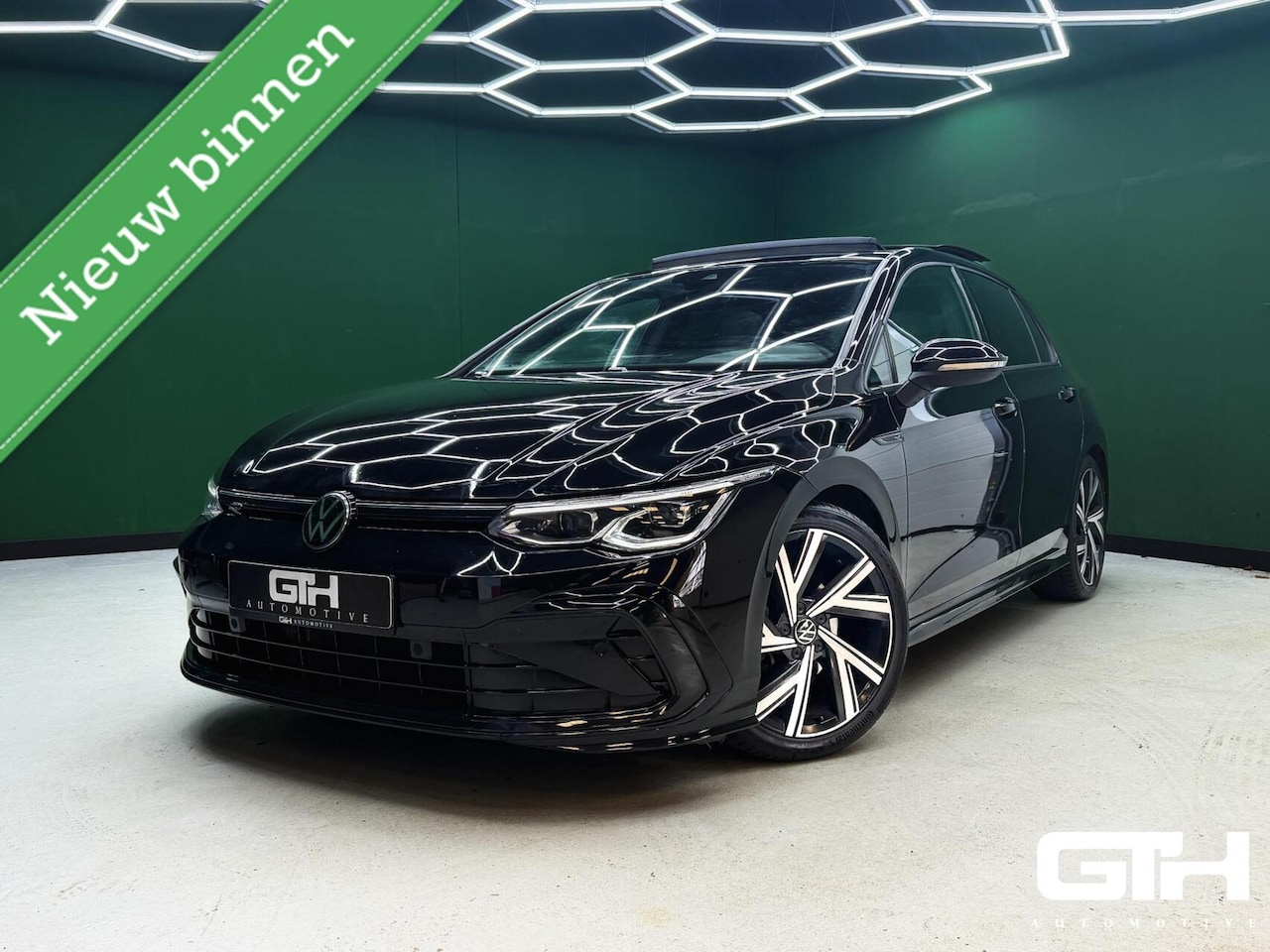 Volkswagen Golf - 1.5 eTSI R-Line Keyless | IQ | Pano | Sfeer - AutoWereld.nl