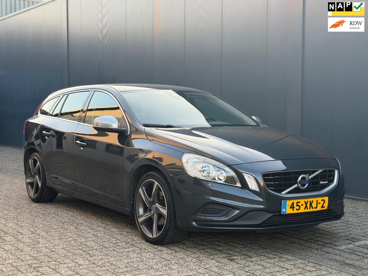 Volvo V60 - 1.6 T3 R-Design | Automaat | 100% Dealer Onderhouden! - AutoWereld.nl