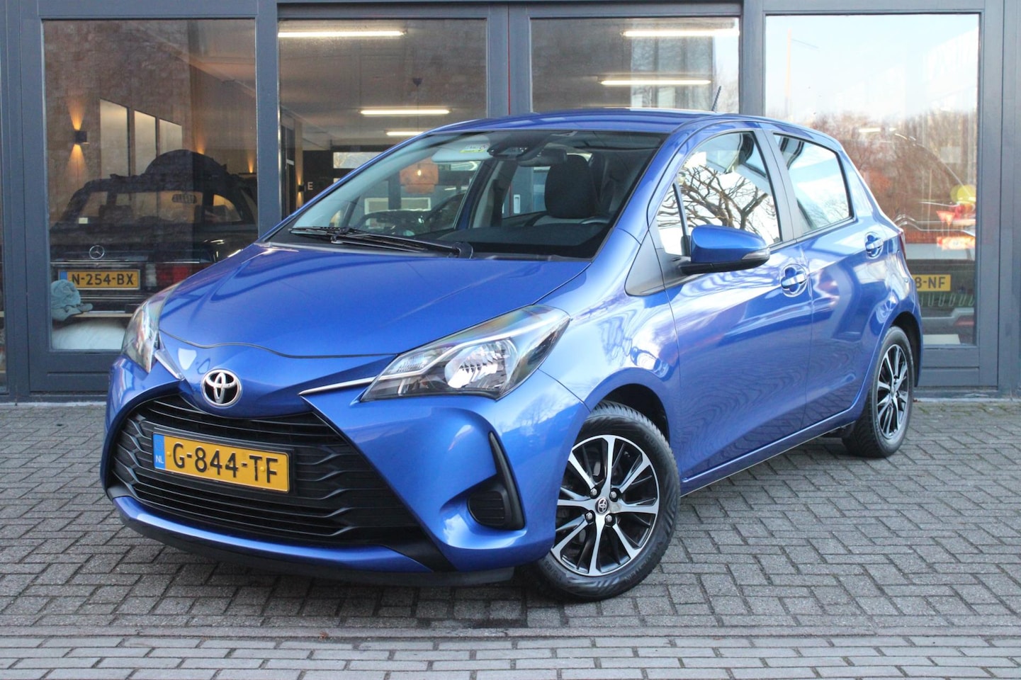 Toyota Yaris - 1.0 VVT-i Connect | Camera | Lane-assist | Telefoonvoorbereiding | Carplay | Airco | - AutoWereld.nl