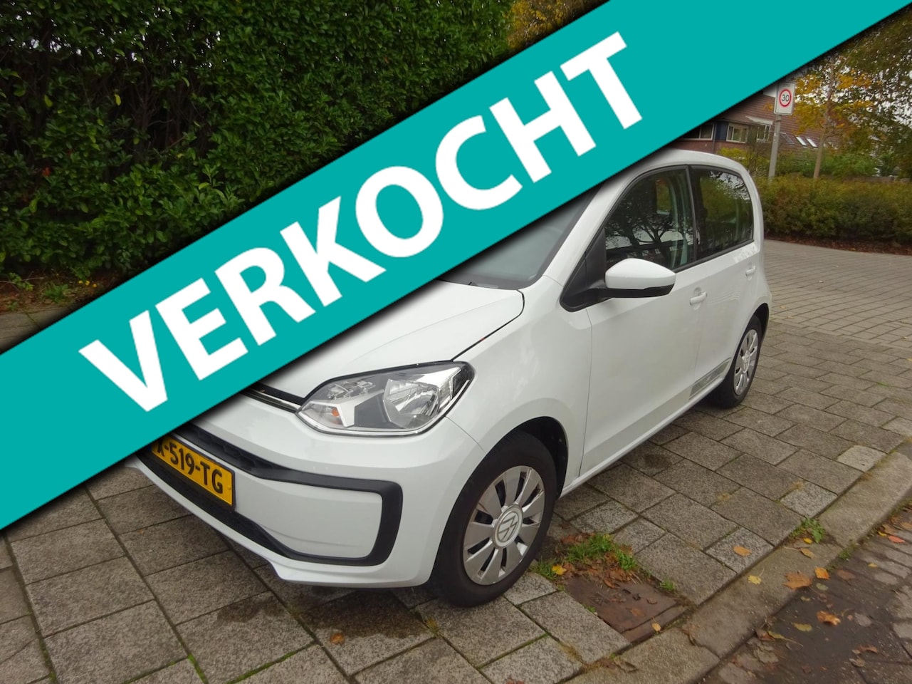 Volkswagen Up! - 1.0 MET NAVIGATIE, AIRCO. AUTO IS VAN PARTICULIER! - AutoWereld.nl