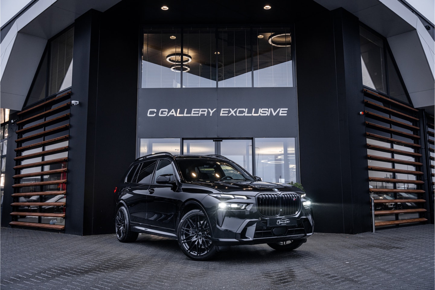 BMW X7 - M60i xDrive - Panorama | Kuipstoelen | H&K | Exclusive Pakket | Elek Trekhaak - AutoWereld.nl