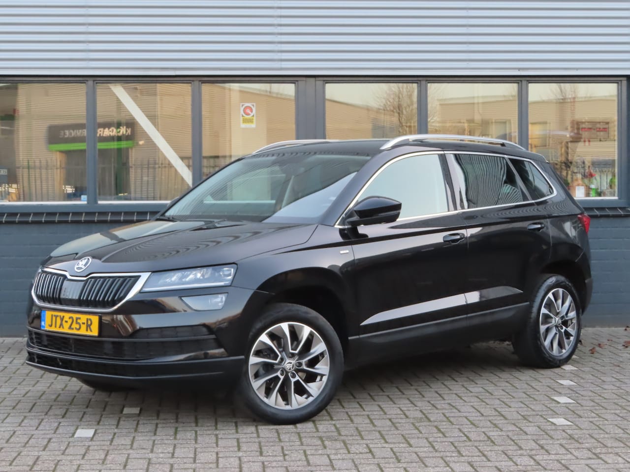 Skoda Karoq - 1.5 TSI ACT Clever | verwarmde voorstoelen + achterbank | achterklep elektrisch bedienbaar - AutoWereld.nl