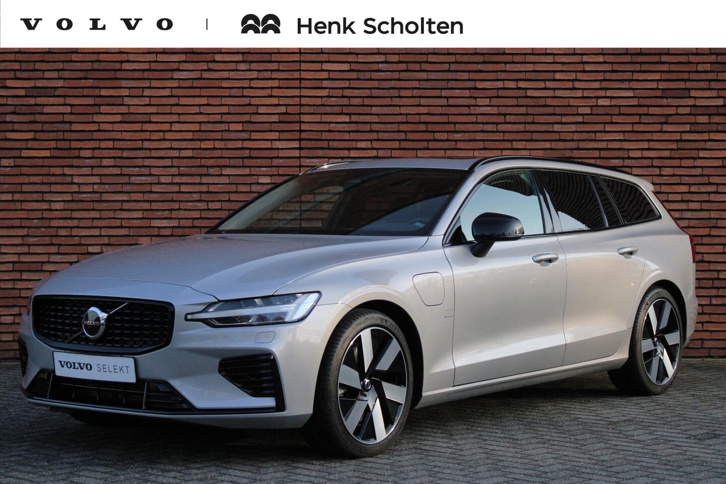 Volvo V60 - T8 Plug-in hybrid AWD Ultra Dark | Adaptieve Cruise Control met Pilot Assist | Premium aud - AutoWereld.nl