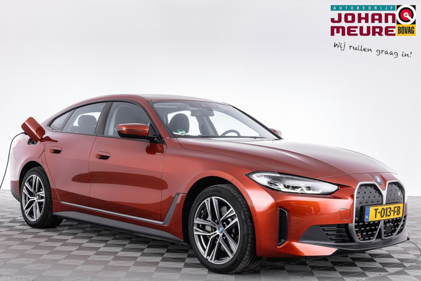 BMW i4 - eDrive40 84 kWh | Half LEDER | Full LED | Sunset Orange Metallic - AutoWereld.nl