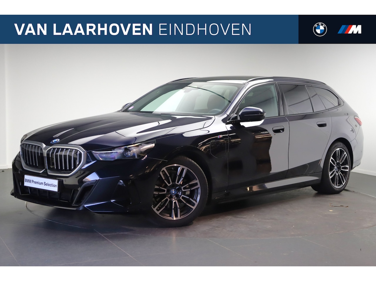 BMW 5-serie Touring - 530e M Sport Automaat / Panoramadak / Trekhaak / Achteruitrijcamera / M Sportonderstel / A - AutoWereld.nl