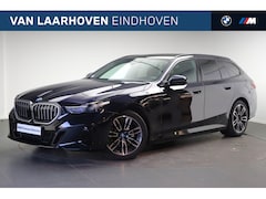 BMW 5-serie Touring - 530e M Sport Automaat / Panoramadak / Trekhaak / Achteruitrijcamera / M Sportonderstel / A