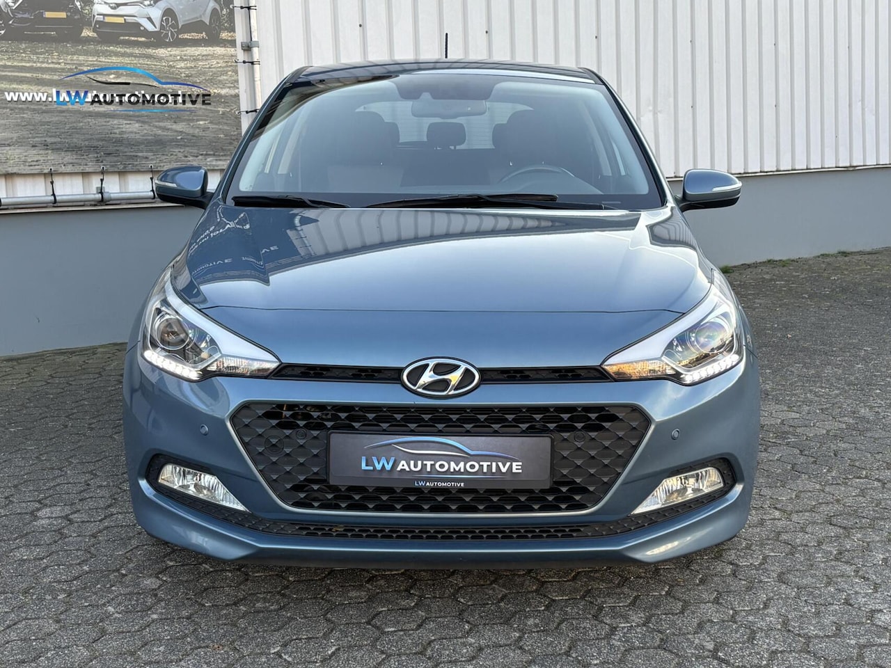 Hyundai i20 - 1.2 HP 84pk Premium | Trekhaak| Navi | Stoel + stuurverw. | DAB - AutoWereld.nl