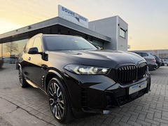 BMW X5 - xDrive50e M Sport Pro Skylounge | Massage | Iconic Glow | Soft Close | Carbon