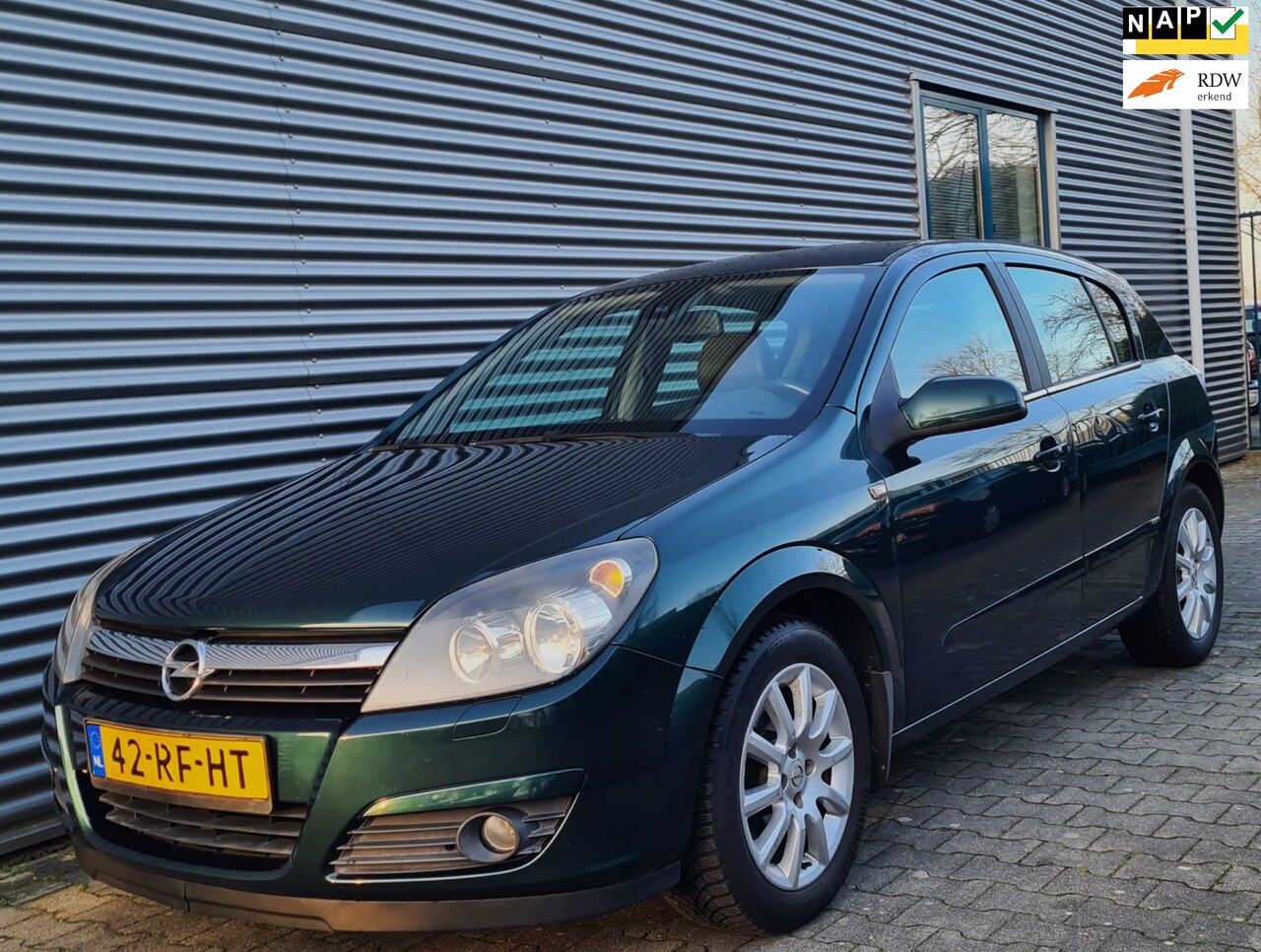Opel Astra - 1.6 Cosmo 5drs 02-2005 Groen Metallic - AutoWereld.nl