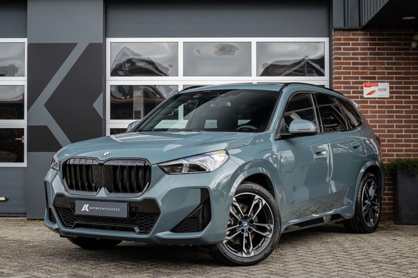 BMW X1 - 25e xDrive M Sport | Panorama | Shadow | Camera | Elek. Trekhaak | Adap. led | Stoelverwar - AutoWereld.nl