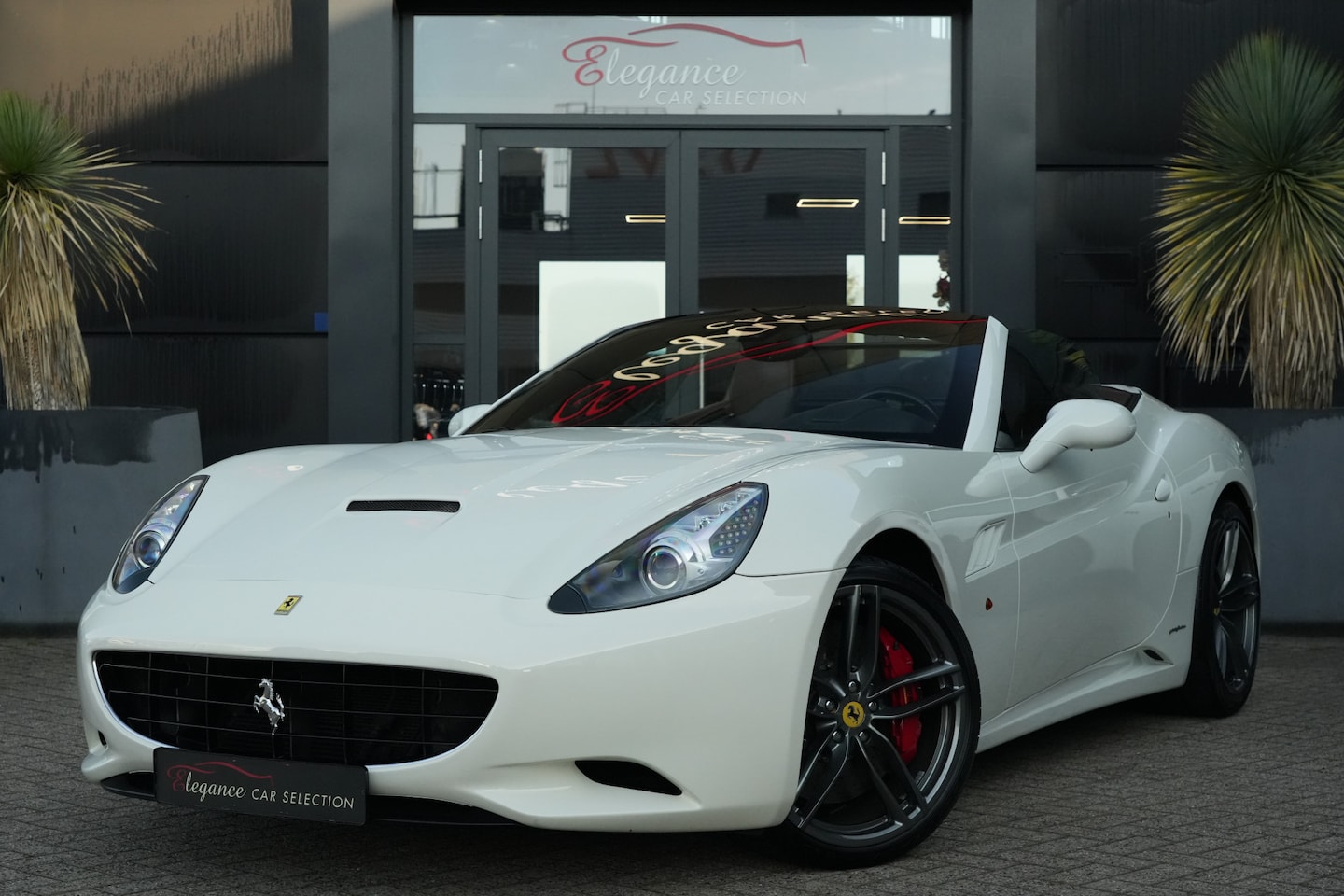 Ferrari California - 4.3 V8 460pk Stoelverwarming/Navigatie/Keramisch - AutoWereld.nl