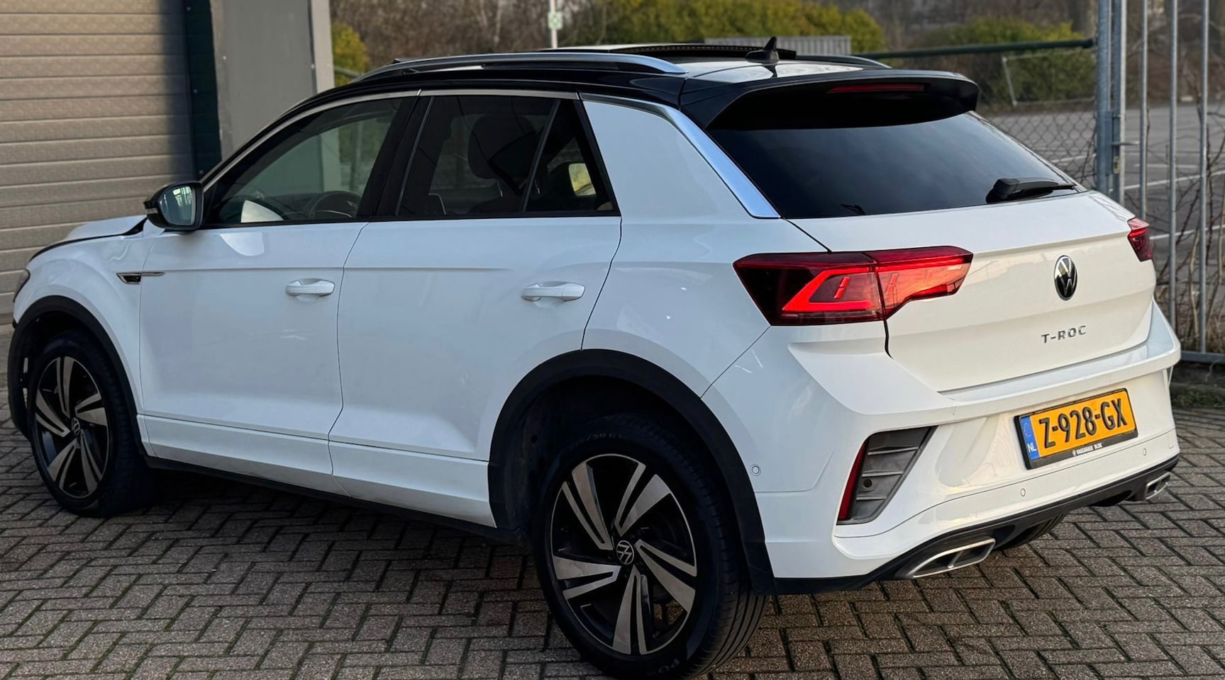 Volkswagen T-Roc - 1.5 TSI R-Line Business 1.5 TSI R-Line Business+ - AutoWereld.nl