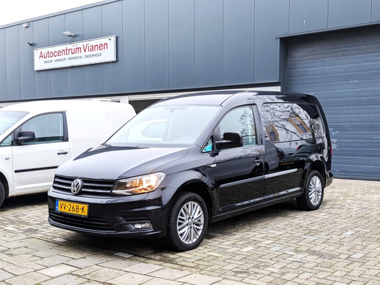 Volkswagen Caddy - 2.0 TDI L2H1 BMT Highline Leer Navi St. Verw - AutoWereld.nl