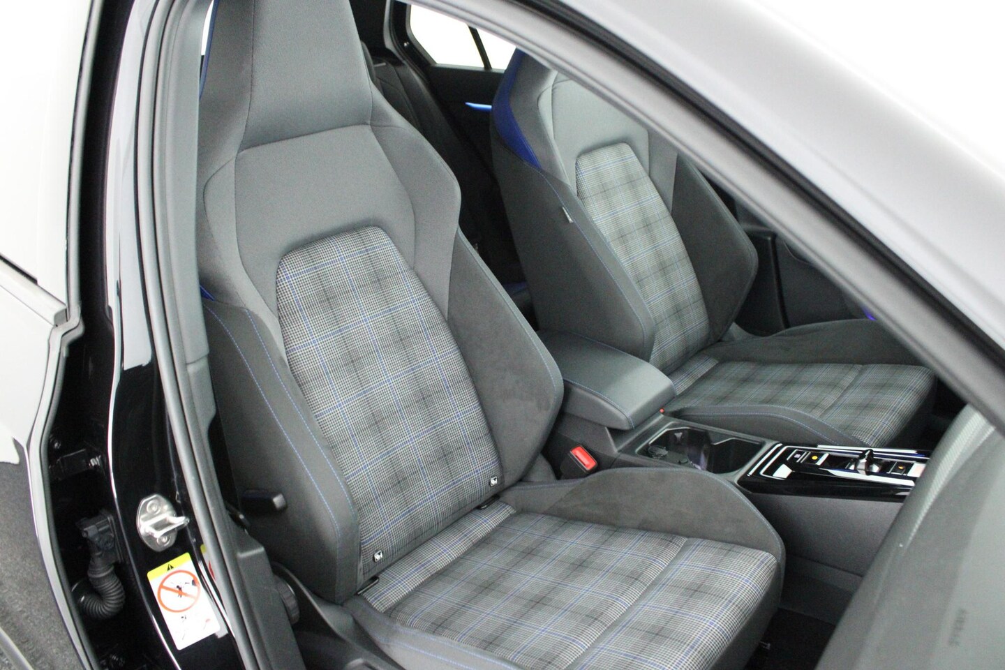 Volkswagen Golf - 1.4 eHybrid 245pk GTE Stoelverwarming Keyless ACC Virtual Cockpit Navigatie - AutoWereld.nl