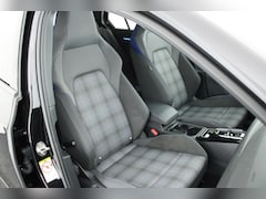 Volkswagen Golf - 1.4 eHybrid 245pk GTE Stoelverwarming Keyless ACC Virtual Cockpit Navigatie