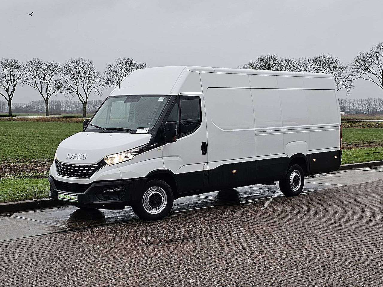 Iveco Daily - 35S16V 2.3 410 L4H2 Maxi Airco Automaat Cruise 3 Zits Euro6 156 PK! - AutoWereld.nl
