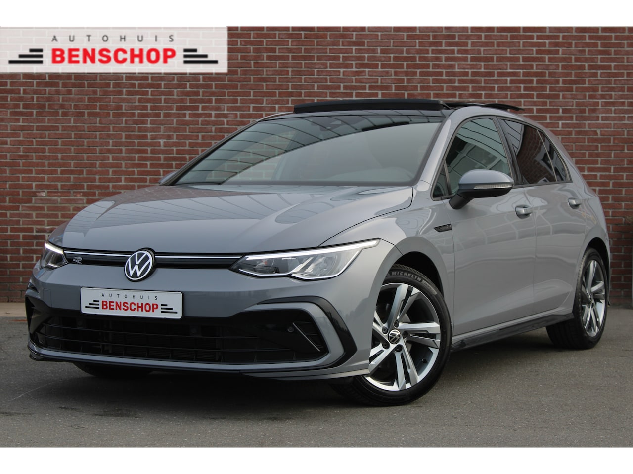 Volkswagen Golf - 1.5 eTSI R-Line 130PK |PANO-DAK|STUUR-STOELVERWARMING|17-INCH| - AutoWereld.nl