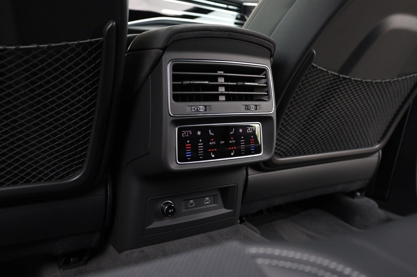 Audi RSQ8 - Performance Dark Olive l Carbon l B&O3D l Sportdif - AutoWereld.nl