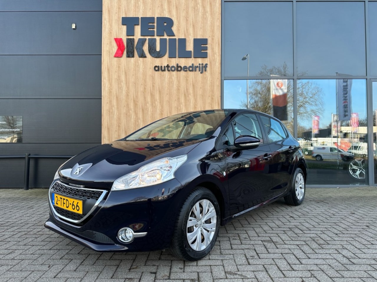 Peugeot 208 - 1.2 VTI Envy / Nwe. Distrib. / Navi / Clima - AutoWereld.nl
