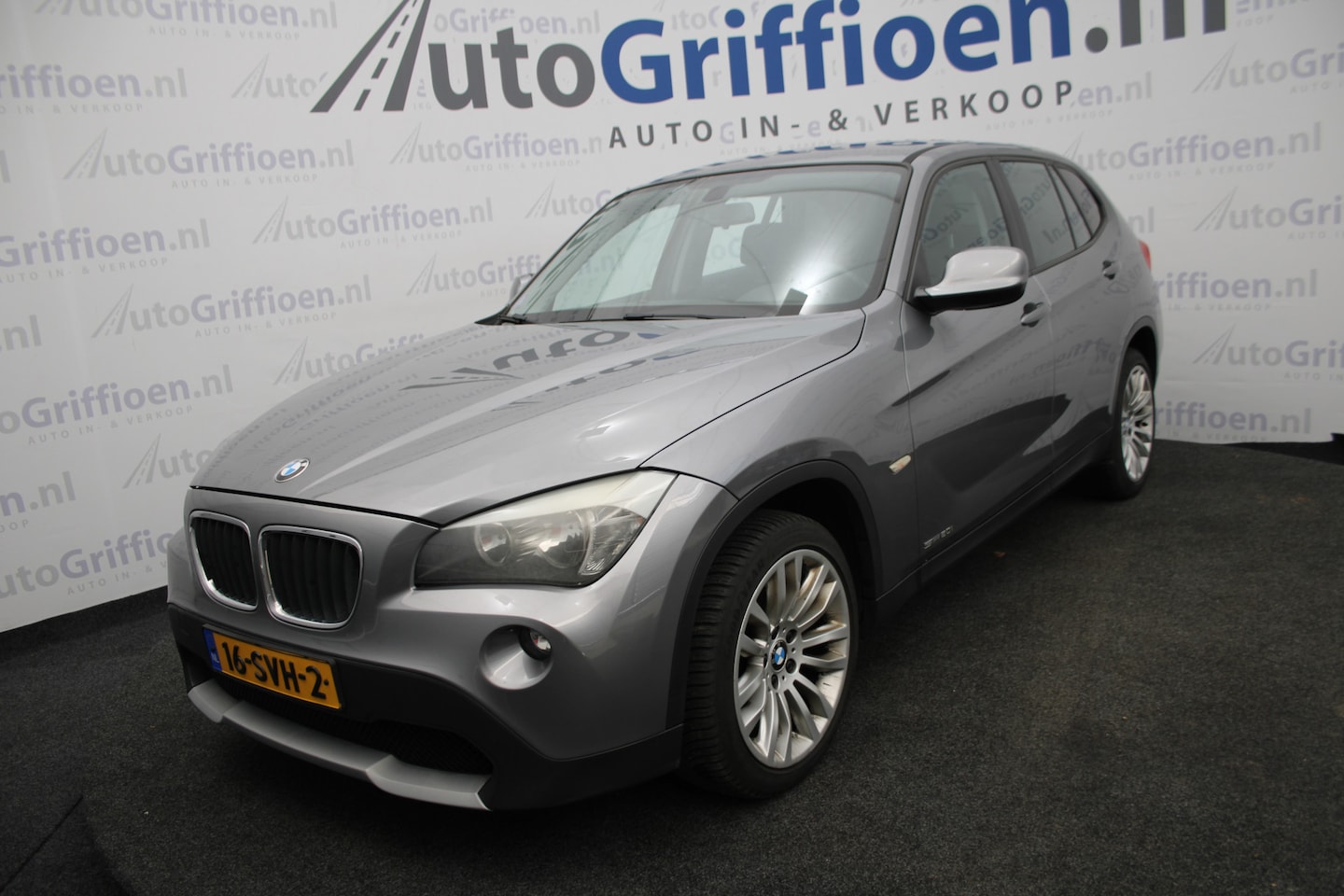 BMW X1 - sDrive20i Business nette SUV met trekhaak - AutoWereld.nl