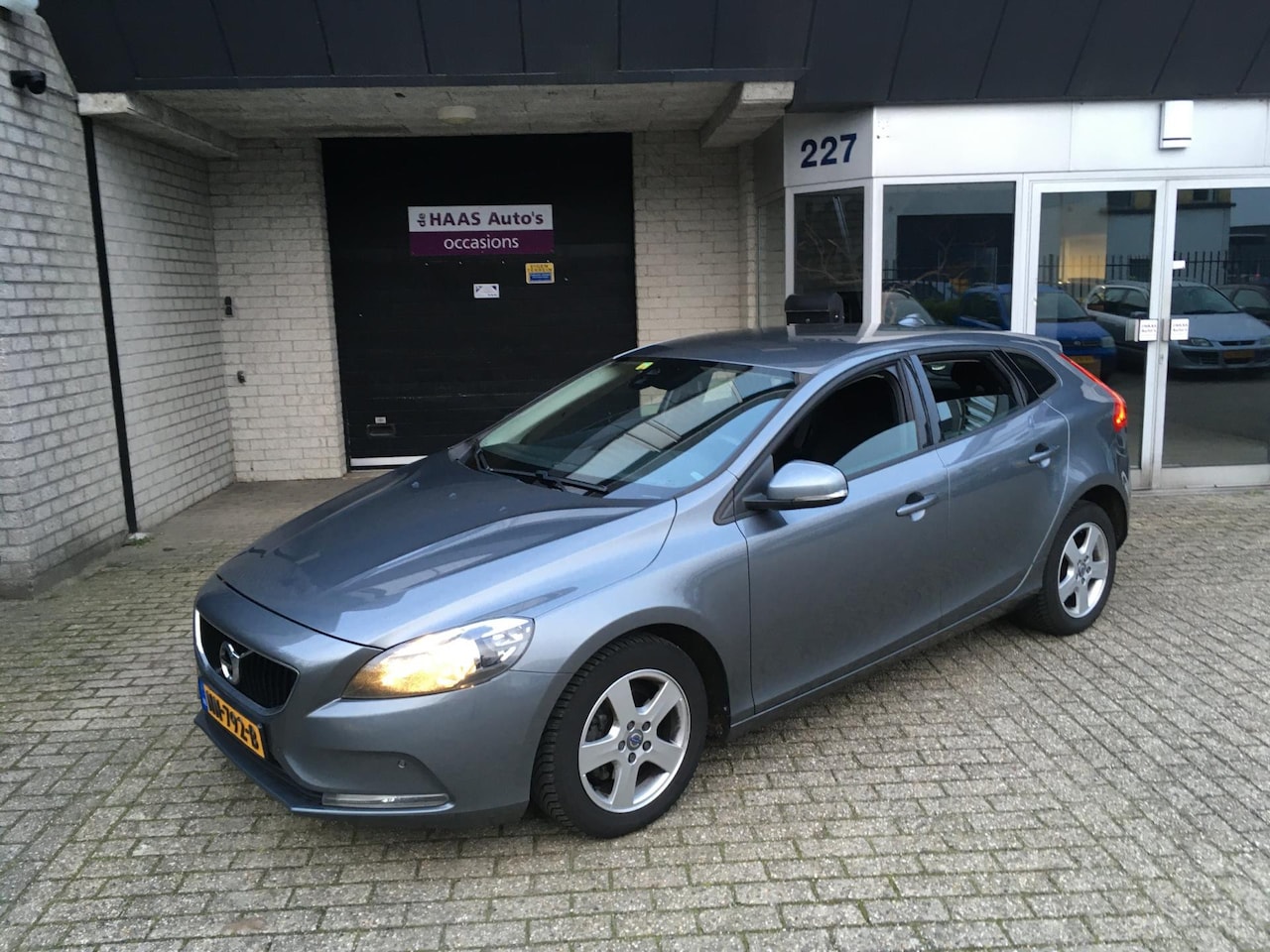 Volvo V40 - 2.0 D2 Kinetic / NAVI / EXPORT EX BPM / DEALER SERVICED / PDF - AutoWereld.nl