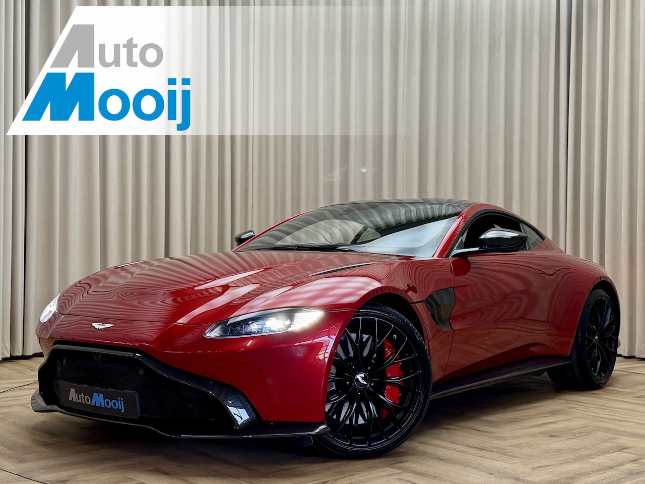 Aston Martin V8 Vantage - 4.0 / 7-Speed Manual / 510 PK / Keramisch / Full Carbon / Hyper Red - AutoWereld.nl