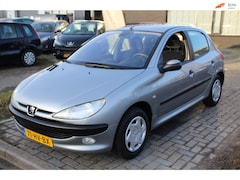 Peugeot 206 - 1.4 Gentry 5-Deurs APK Jan 2027 Climate Cruise Trekhaak NAP