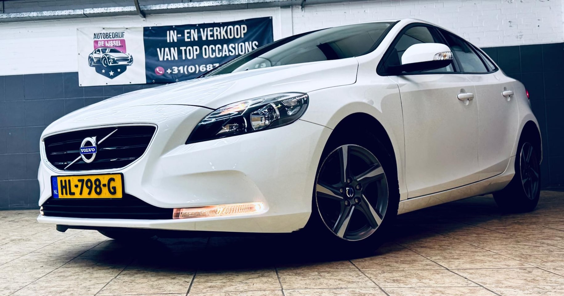 Volvo V40 - 1.6 T3 R-Design/Dealer O.H /TOP STAAT/Rijklaar - AutoWereld.nl
