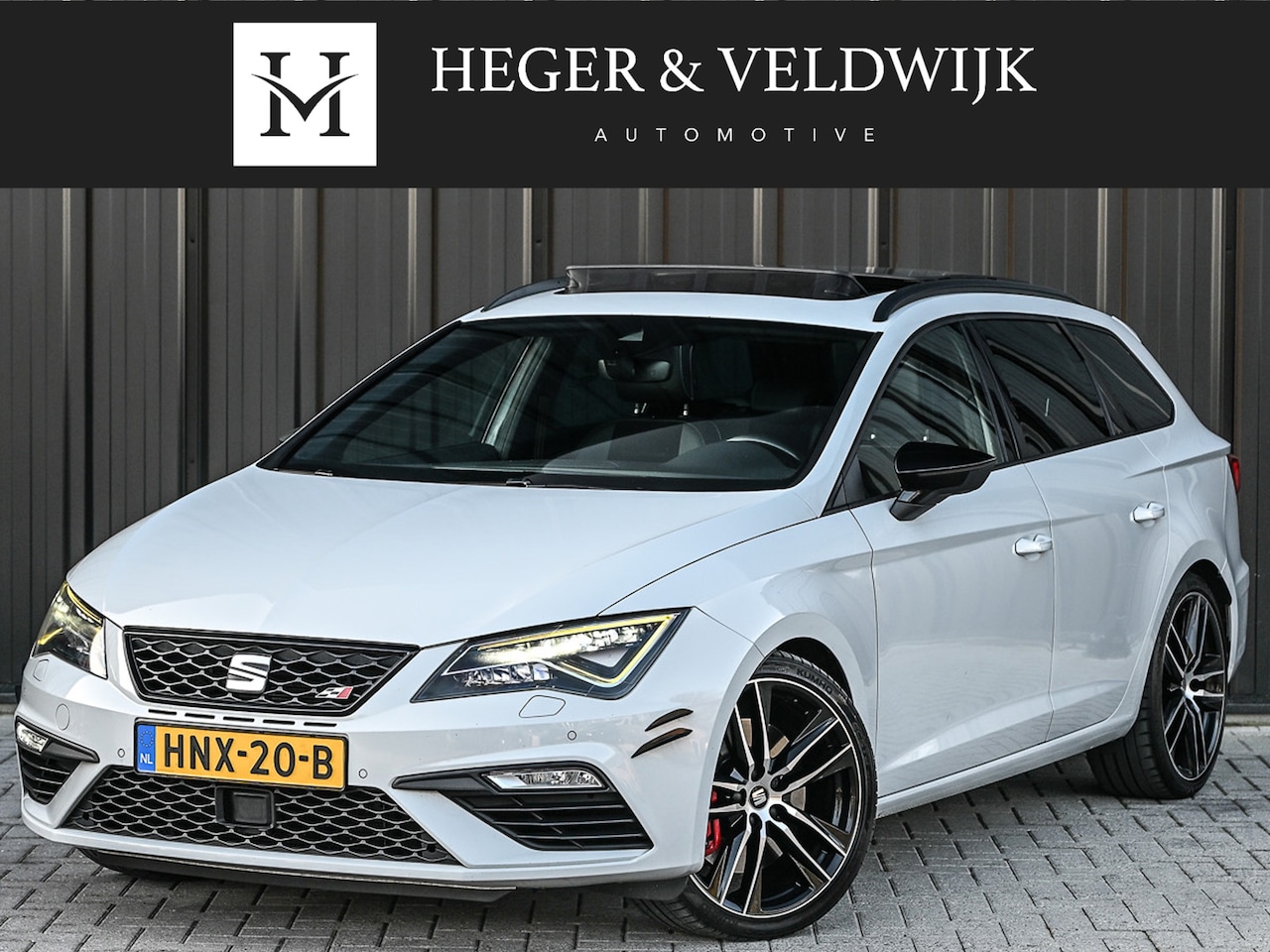 SEAT Leon ST - 2.0 TSI CUPRA 300 · Panorama dak · Beats Sound · Black line · Full Led · Camera · Stoelver - AutoWereld.nl