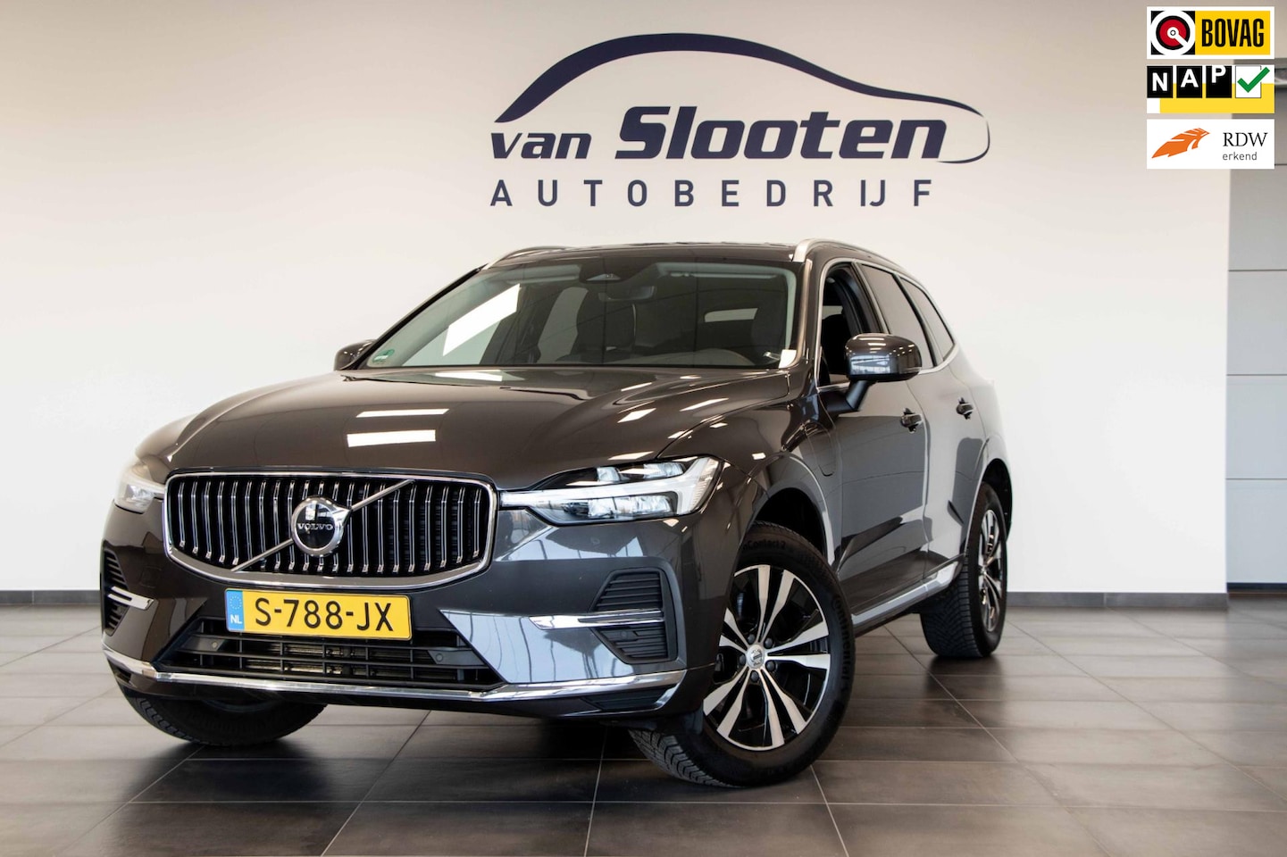 Volvo XC60 - 2.0 T6 Plug-in hybrid AWD Core Bright|Pano.Dak|Wegklapbare trekhaak| - AutoWereld.nl